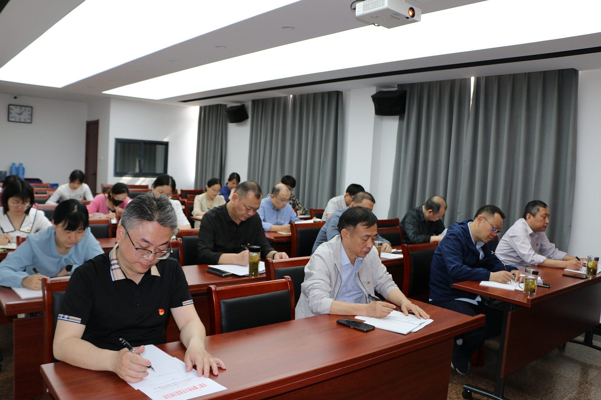 左侧-全景正面---选中.jpg 左侧-全景正面---选中.jpg